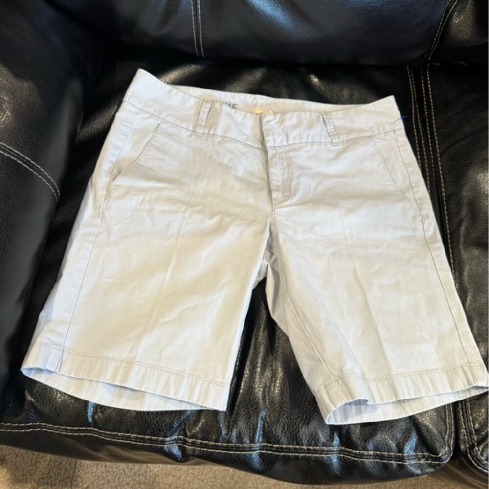 Women’s J. Crew Light Gray Flat Front Shorts size 6 length 17 in